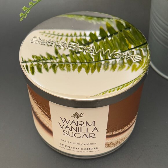 BBW Warm Vanilla Sugar Bath & Body Works 3 Wick Candle - Picture 4 of 10